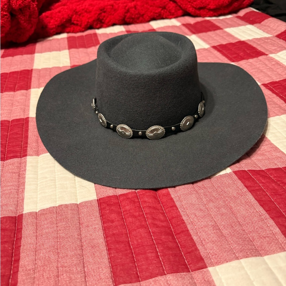 Shyanne Gray hat